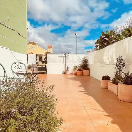 Cozy With Private Courtyard Apartment Barcarena