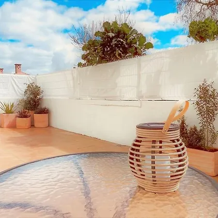 Cozy With Private Courtyard Apartment Barcarena