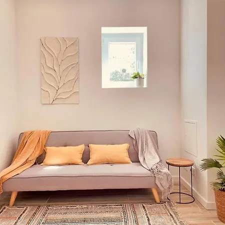 Lägenhet Cozy With Private Courtyard