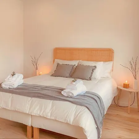 Lägenhet Cozy With Private Courtyard