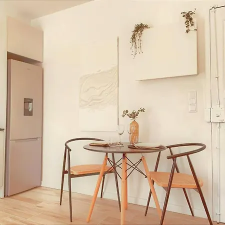 Lägenhet Cozy With Private Courtyard *