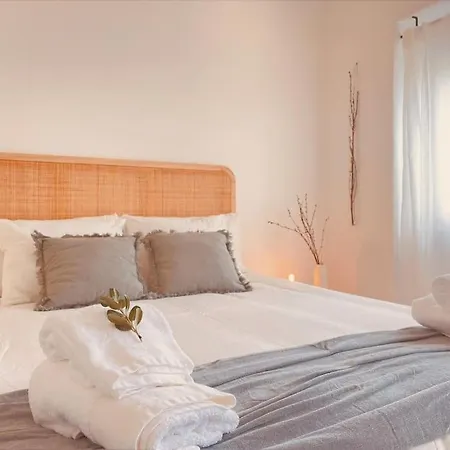 Cozy With Private Courtyard