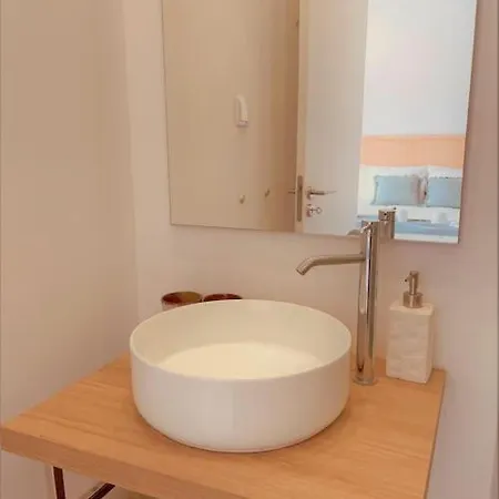 Cozy With Private Courtyard Barcarena