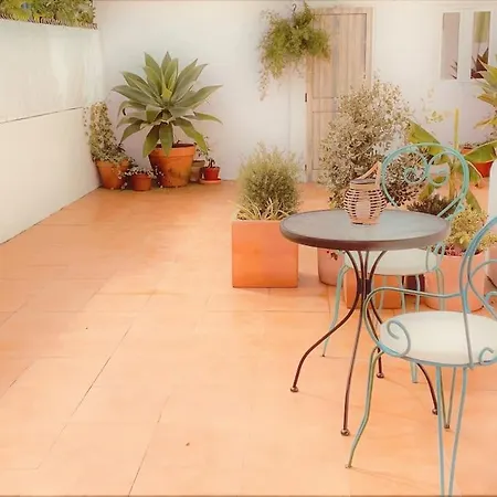 Lägenhet Cozy With Private Courtyard *