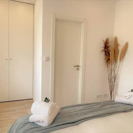 Lägenhet Cozy With Private Courtyard *